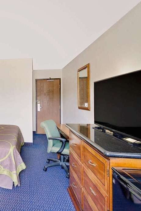 Hotel Super 8 by Wyndham Johnson City photo 4