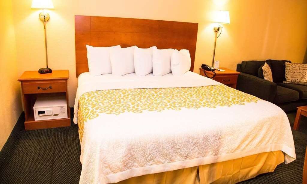 Days Inn by Wyndham Alexandria South