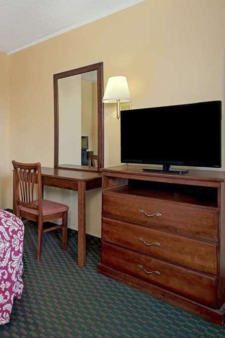 Hotel Days Inn by Wyndham Alexandria South photo 5