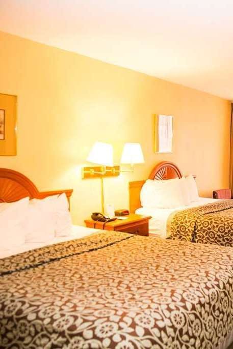 Hotel Days Inn by Wyndham Alexandria South photo 2