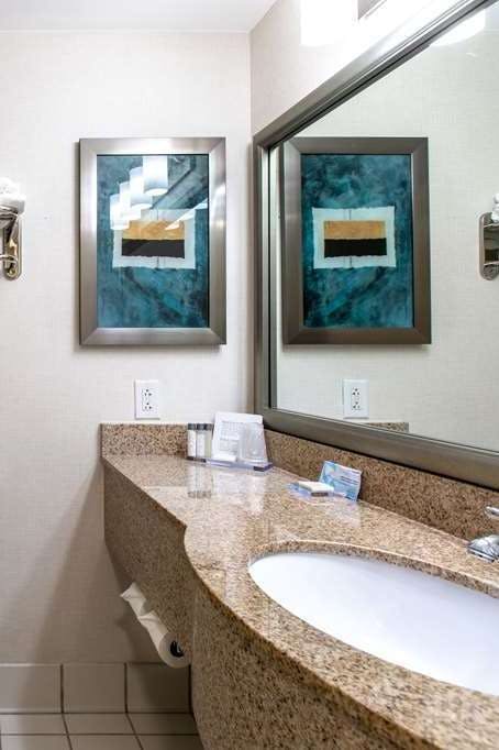 Hotel Wingate by Wyndham Charlotte Speedway/Concord photo 4