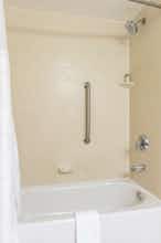 Hotel Wingate Charlotte/Concord photo 3