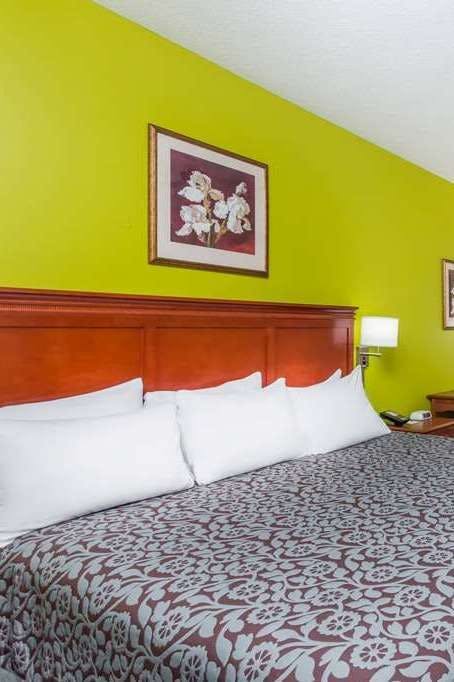 Hotel Days Inn by Wyndham Trenton photo 2