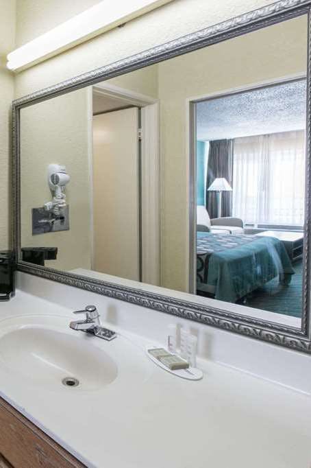 Hotel Super 8 Duncan photo 4