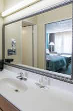 Hotel Super 8 Duncan photo 4