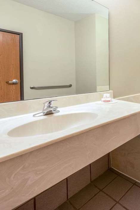 Hotel Super 8 Pevely photo 5