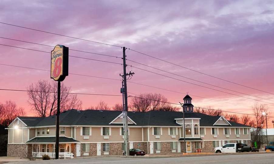 Super 8 Arkansas City KS
