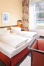 Hotel Victor's Residenz-Hotel Berlin Tegel photo 1