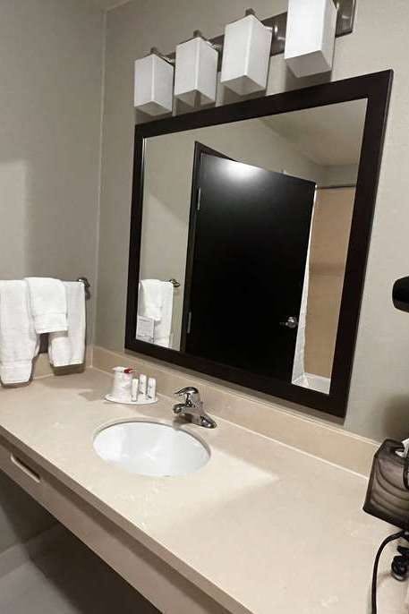 Hotel Baymont by Wyndham College Station photo 4