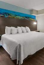 Hotel Red Roof PLUS+ & Suites Virginia Beach – Seaside photo 1