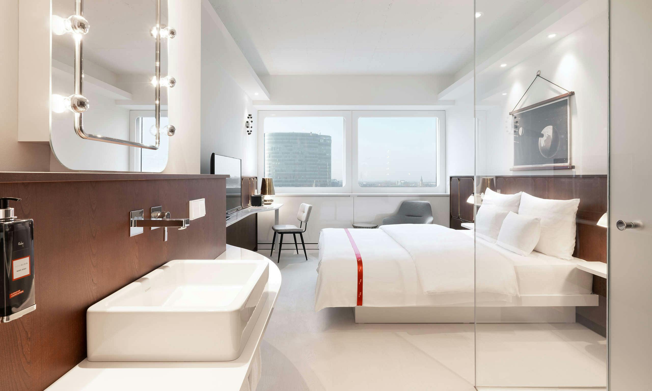 Ruby Luna Hotel & Bar