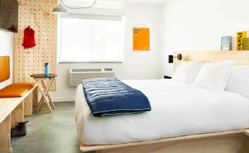 Slackline Moab, Outset Collection by Hilton