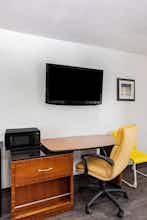 Hotel Oceanside Inn & Suites, a Days Inn by Wyndham photo 2