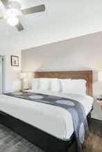 Hotel Oceanside Inn & Suites, a Days Inn by Wyndham photo 4