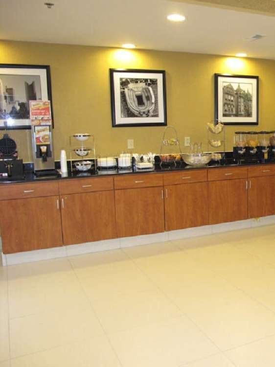 Hotel La Quinta Inn & Suites by Wyndham Columbus West - Hilliard photo 5
