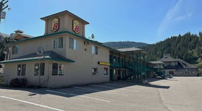 Super 8 by Wyndham Sicamous