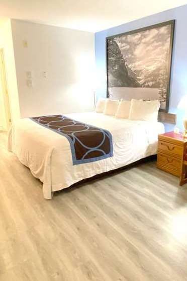 Hotel Super 8 Sicamous photo 2