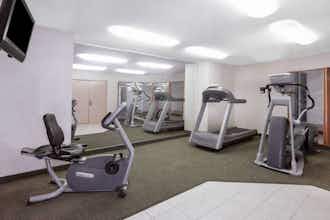 Hotel Days Inn Raleigh Crabtree photo 5