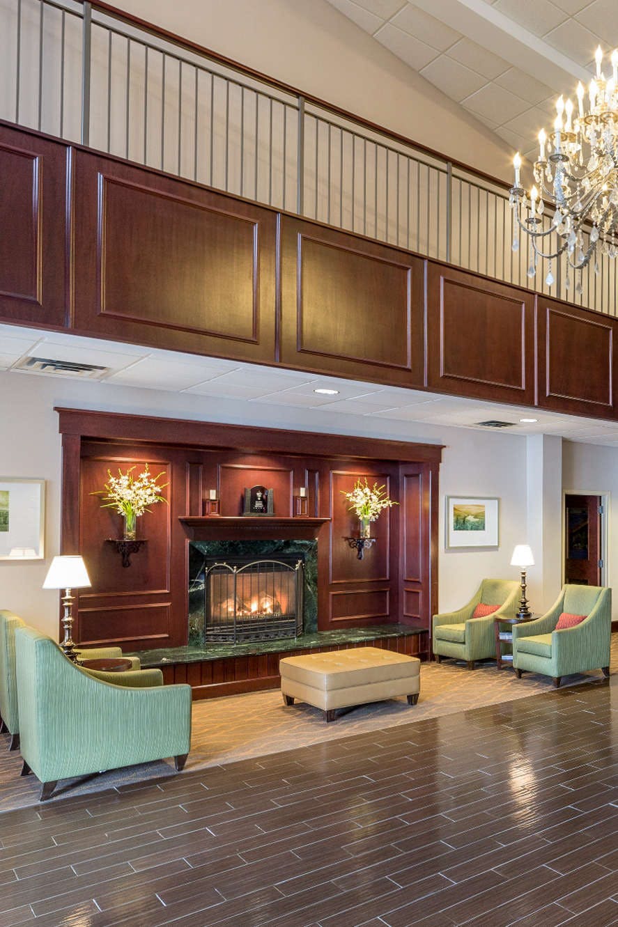 Hotel Comfort Inn & Suites Near Burke Mountain photo 2