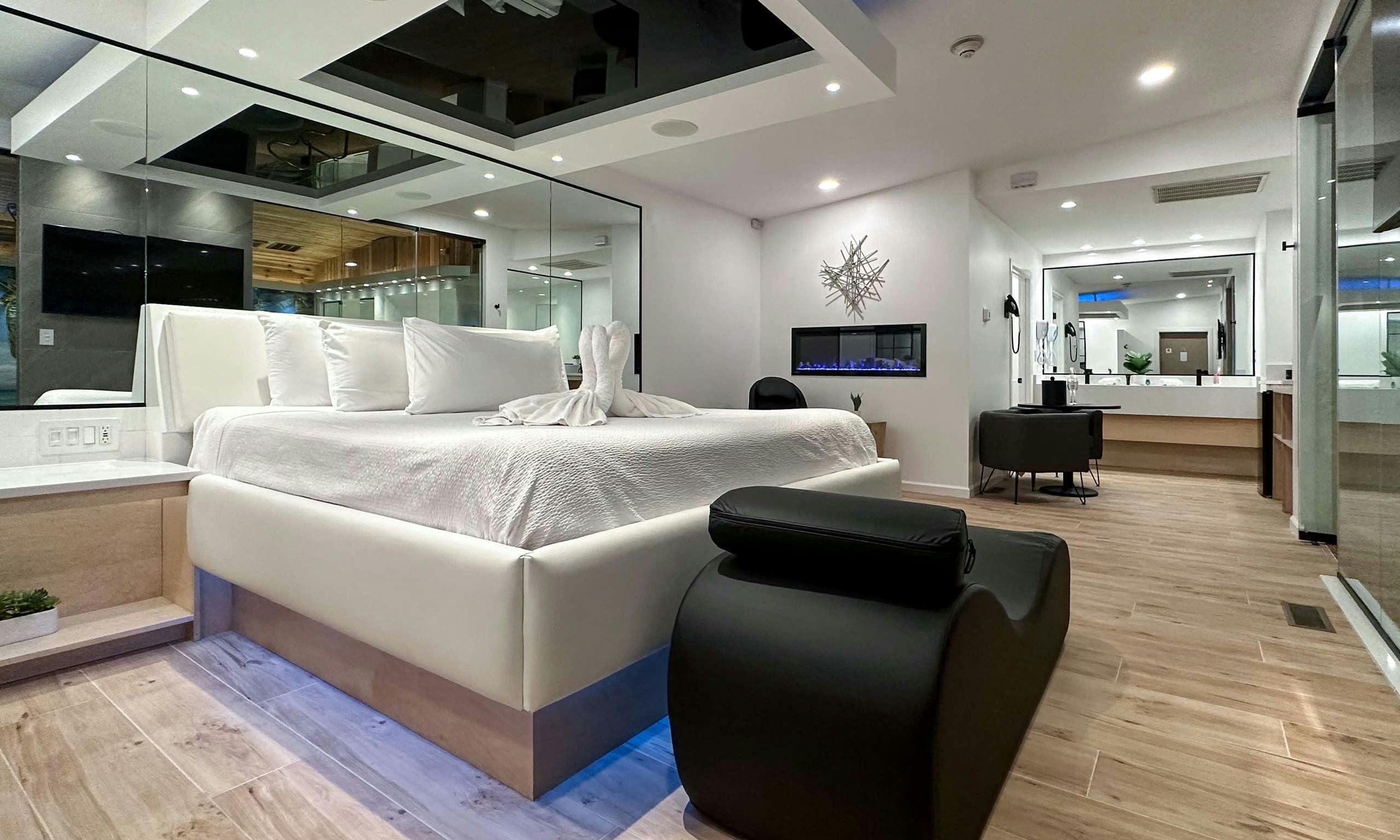 Sybaris Suites Indianapolis