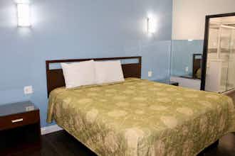 Hotel Crescent Inn photo 1
