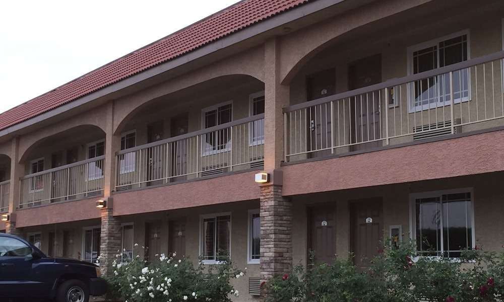 Industry Inn & Suites