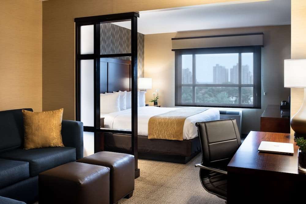 Hotel Comfort Inn & Suites Logan International Airport photo 2