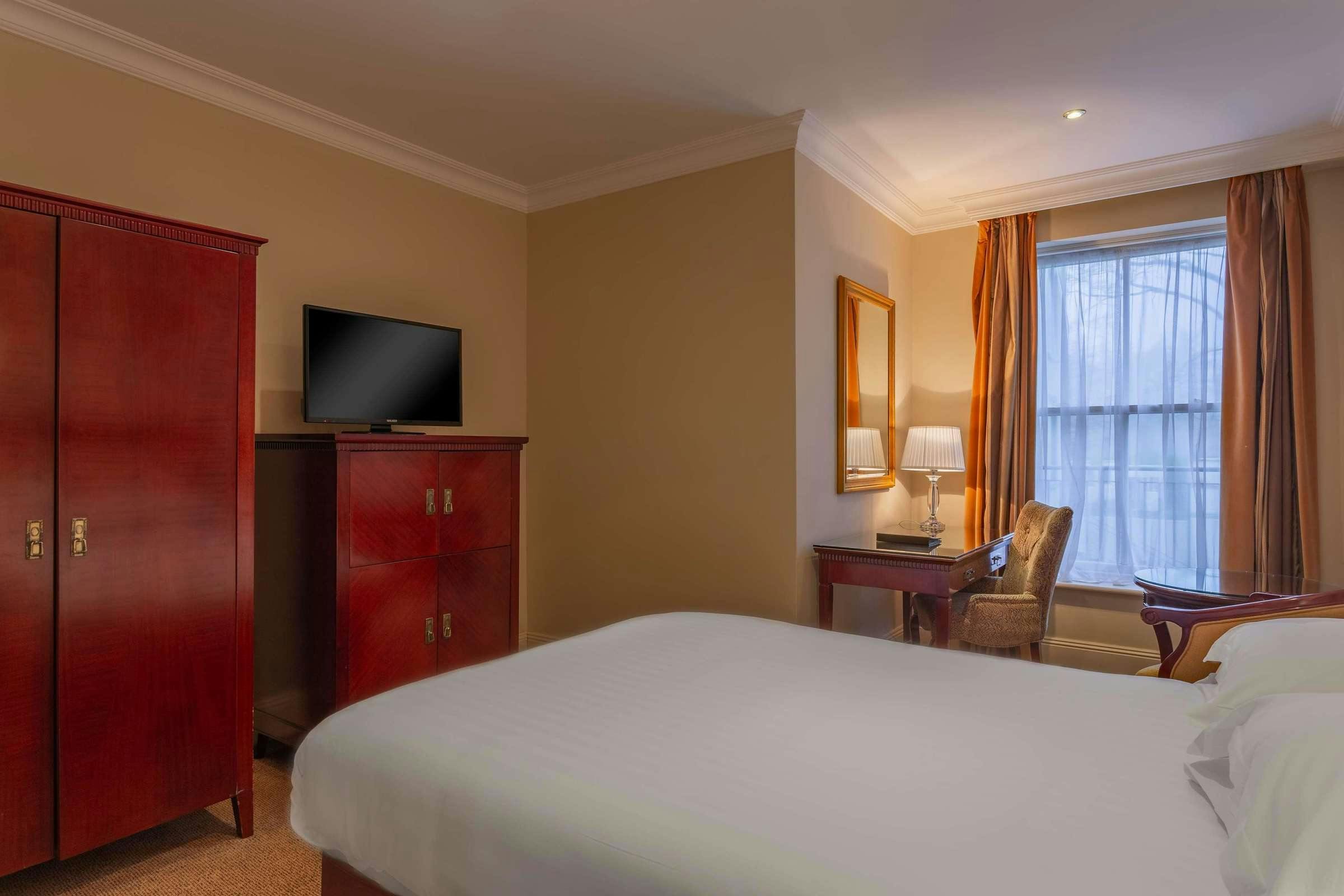 Hotel Bunratty Castle Hotel and Angsana Spa photo 1