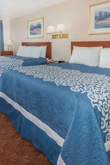 Hotel Days Inn Russell photo 1