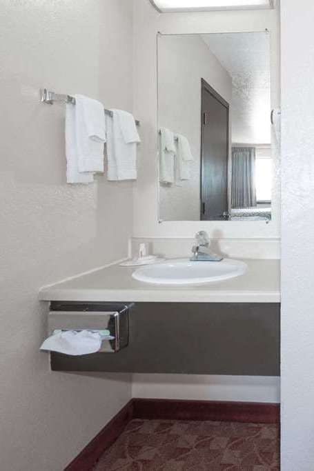 Hotel Days Inn Russell photo 3