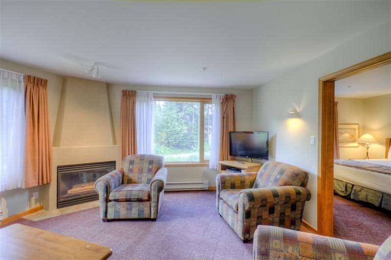 Hotel Nancy Greene's Cahilty Hotel & Suites photo 3