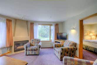 Hotel Nancy Greene's Cahilty Hotel & Suites photo 3