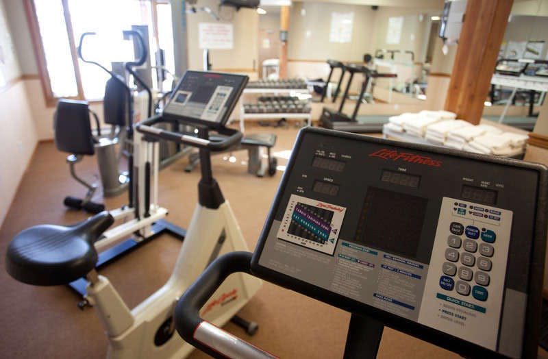 Hotel Nancy Greene's Cahilty Hotel & Suites photo 5