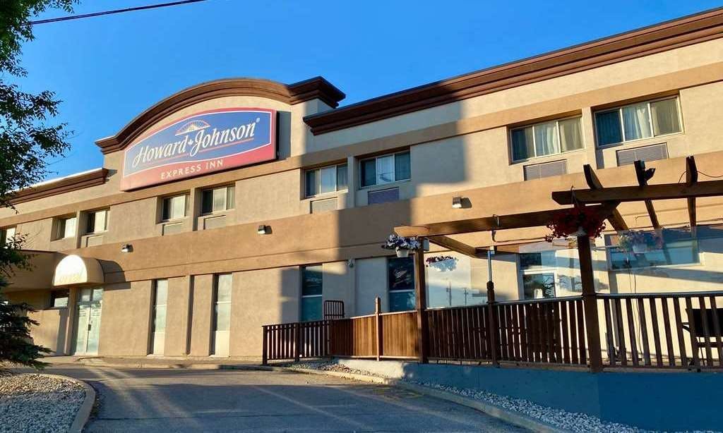 Howard Johnson by Wyndham Winnipeg West