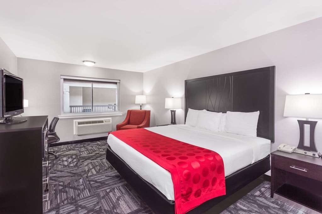 Hotel Ramada by Wyndham Tuscaloosa photo 3