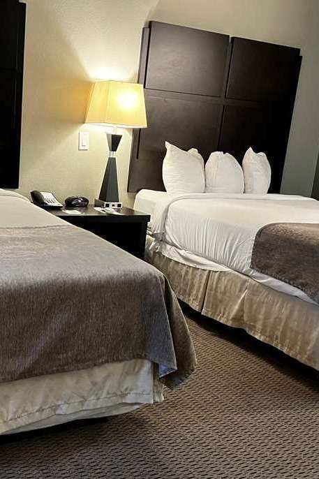 Hotel Baymont by Wyndham College Station photo 2