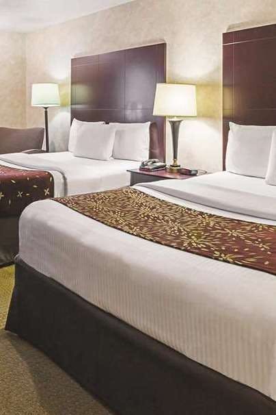 Hotel La Quinta Inn & Suites by Wyndham Woodburn photo 3