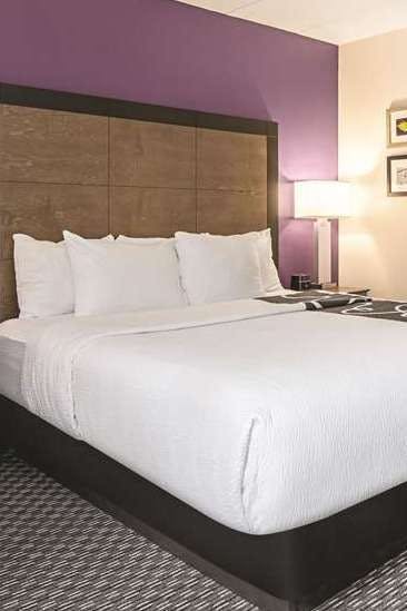 Hotel La Quinta Inn & Suites by Wyndham Portland DT/Maine Med photo 1