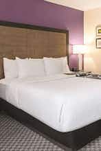 Hotel La Quinta Inn & Suites by Wyndham Portland DT/Maine Med photo 1