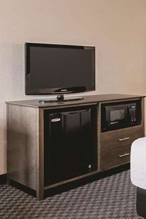 Hotel La Quinta Inn & Suites by Wyndham Portland DT/Maine Med photo 3