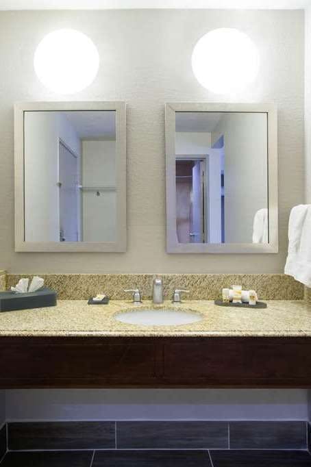 Hotel La Quinta Inn & Suites by Wyndham Roanoke Salem photo 3