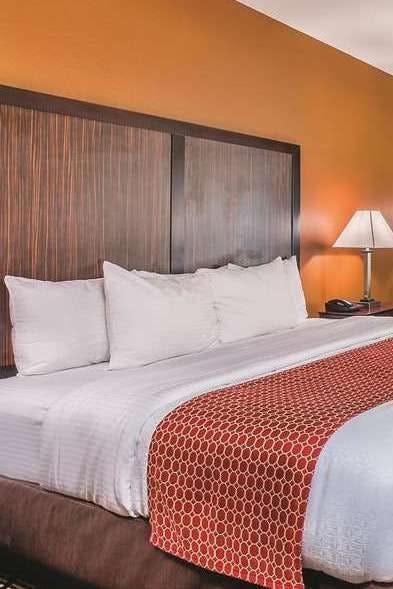 Hotel La Quinta Inn & Suites by Wyndham Cotulla photo 2