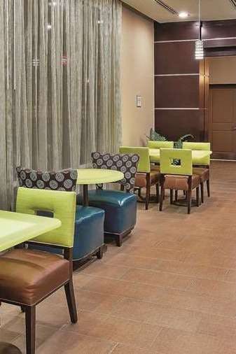 Hotel La Quinta Inn & Suites by Wyndham Cotulla photo 4