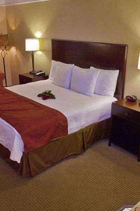 Hotel La Quinta Inn & Suites by Wyndham OKC North - Quail Springs photo 2