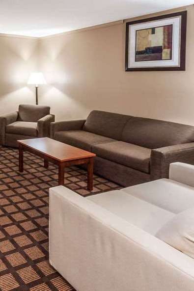 Hotel Baymont by Wyndham New Buffalo photo 2