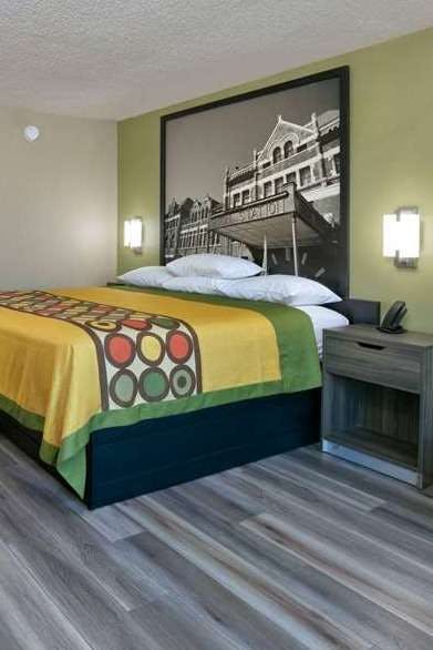 Hotel Super 8 by Wyndham Mobile/Tillmans Corner photo 1