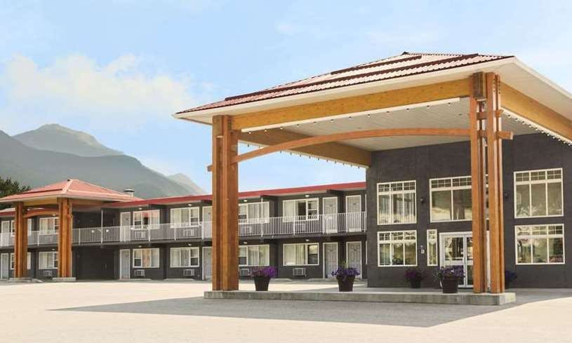 Days Inn by Wyndham Golden