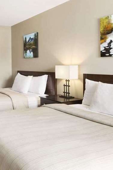 Hotel Days Inn by Wyndham Golden photo 1