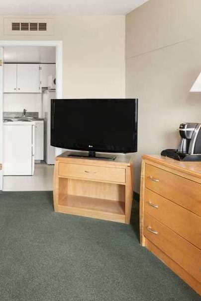 Hotel Days Inn by Wyndham Golden photo 2