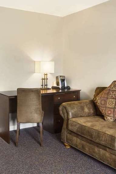 Hotel Days Inn by Wyndham Golden photo 3